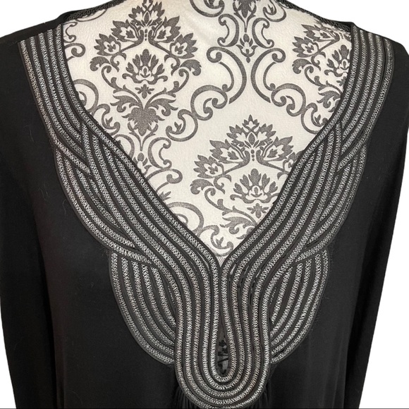 CABLE & GAUGE - Black blouse with unique & intricate silver design, flowy, sz 1X - Picture 2 of 9